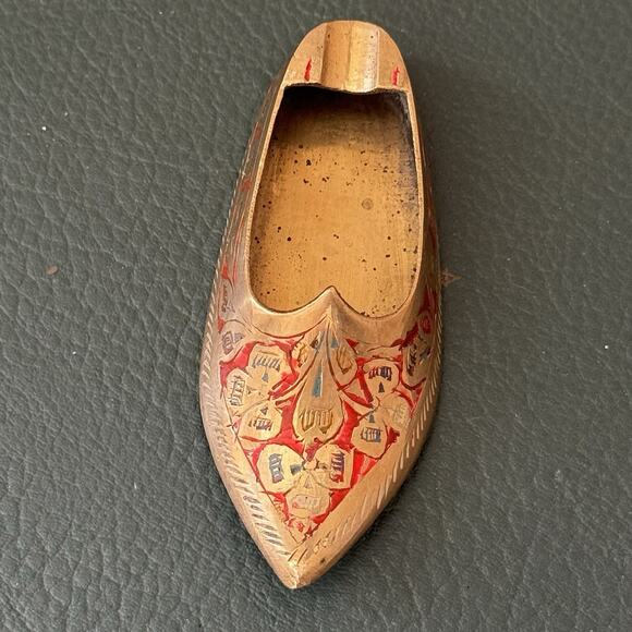 Vintage Brass Shoe Ashtray Hand Etched Red Slipper India Genie Aladdin - Picture 7 of 16